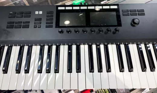 Store Special Product - Native Instruments - Komplete Kontrol S61 61-Key Controller (2nd Gen)